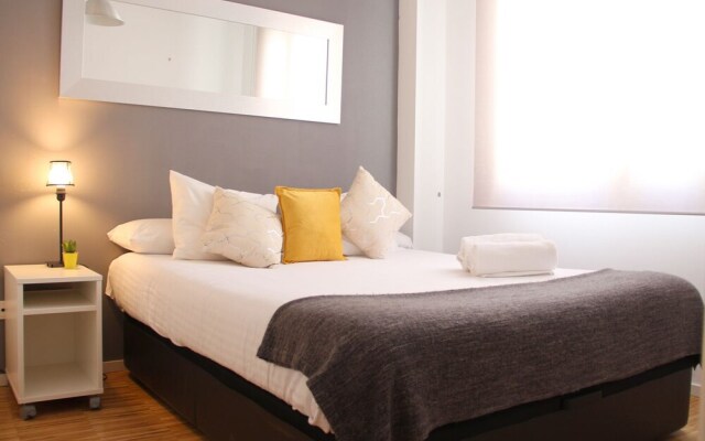 7rooms7 Gran Via Madrid Apartments