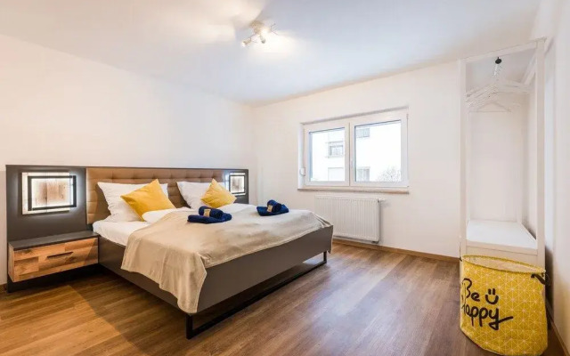 BRIGHT - Augsburg's Biggest - 4BR - Parking - Kitchen