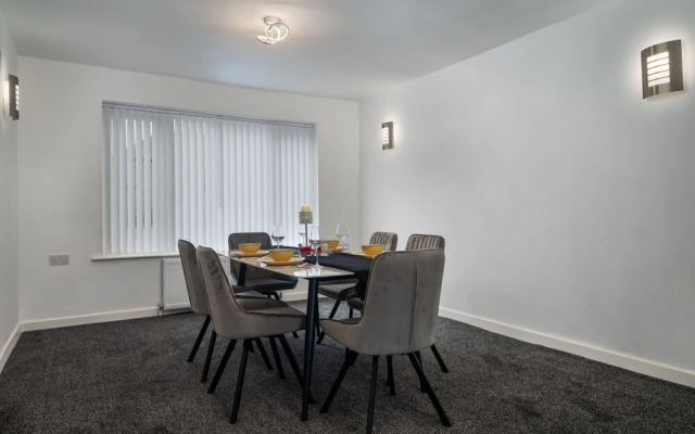 Immaculate 5-bed House in Leeds