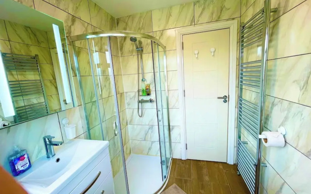 Charming London Apartment With City Views