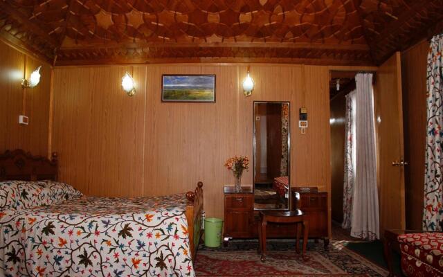 Holiday Inn Group of Houseboat