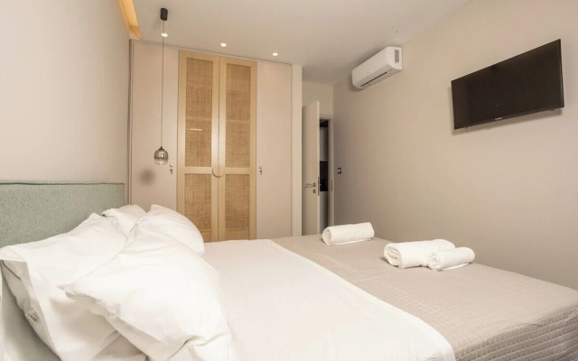 Demmi Central 2BR Designer Apt