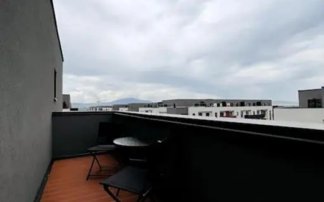 Skylark - Singapore Penthouse with Jacuzzi & Panoramic View