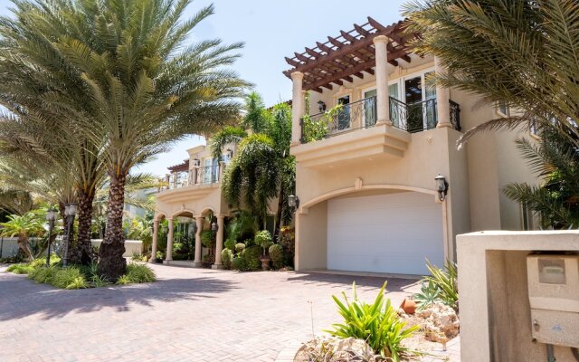 Malmok Luxury Villa