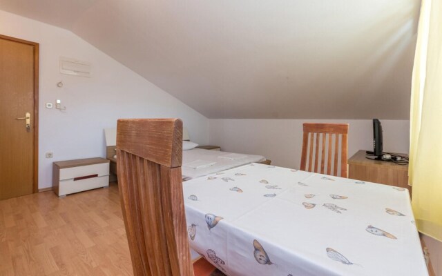 Awesome Apartment in Pakostane With Wifi