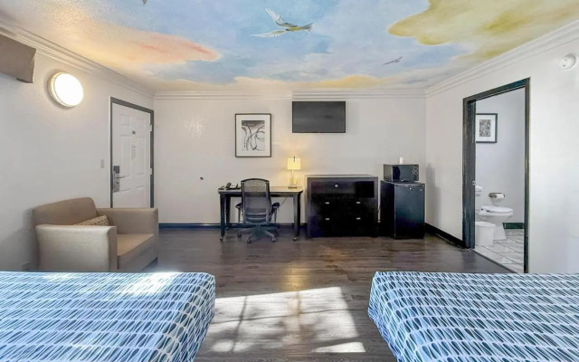 Super 7 Motel