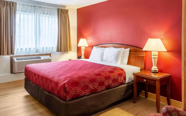 Econo Lodge Inn & Suites Madras