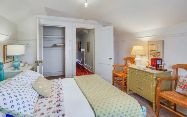 Charming & Spacious Olean Home w/ 2 Fireplaces
