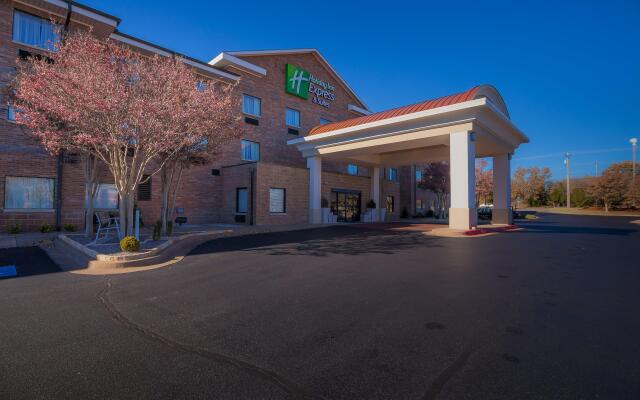 Holiday Inn Express Hotel & Suites Edmond by IHG