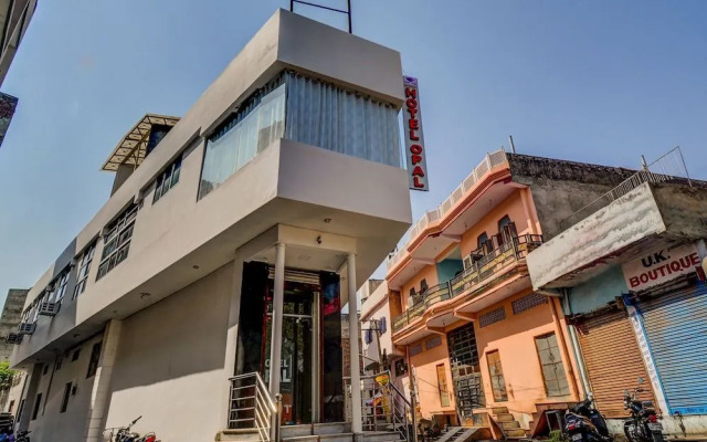 Oyo 22942 Hotel Opal