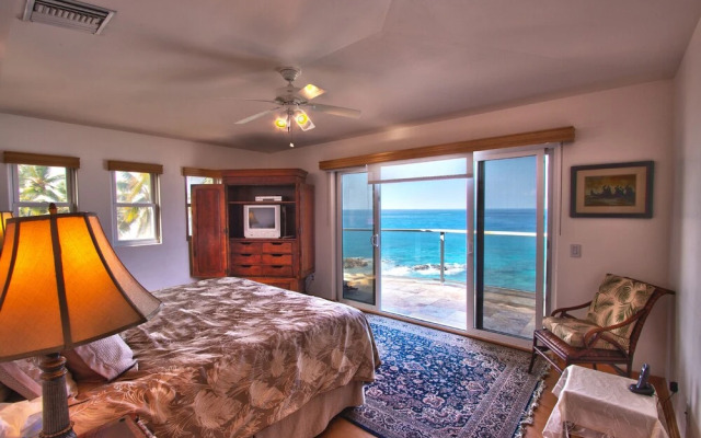 Hale Honu Oceanfront by RedAwning