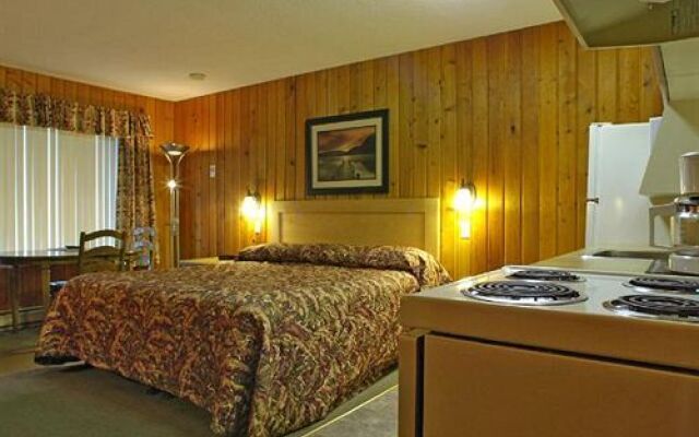 The Cedarwood Inn & Suites