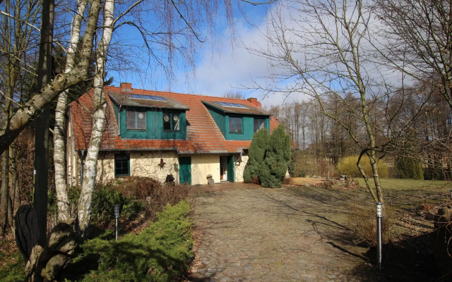 Semi detached house, Glave