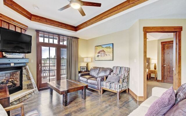 One Ski Hill Place S8325