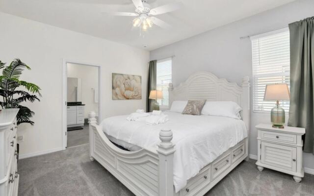 Luxury 6 Bed Private Pool Home In Solterra Resort 6 Bedroom Home by RedAwning