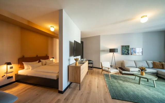 Black F Tower - Serviced Apartments