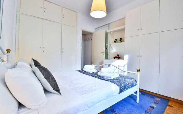Groovy Apartment by the Sea with Garden