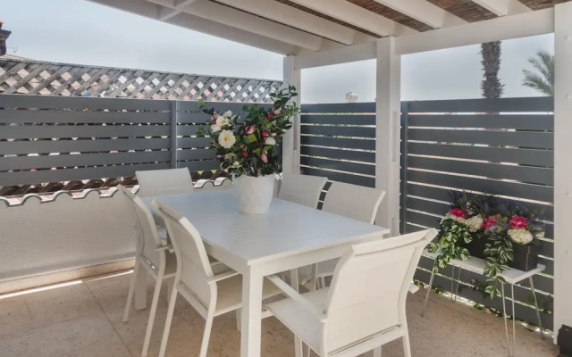 Phaedrus Living Luxury Botanic Residence