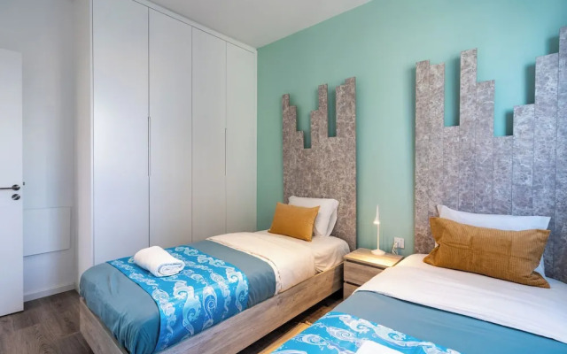 Beachcomber 2-BR Apartment in Larnaca