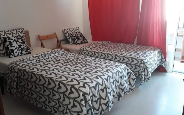 Beautiful Private Room With River View In Lisbon