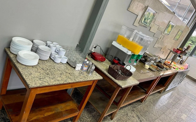 Hotel Economy 888 By UP Hotel Próximo a Praça da Estação e Rodoviária