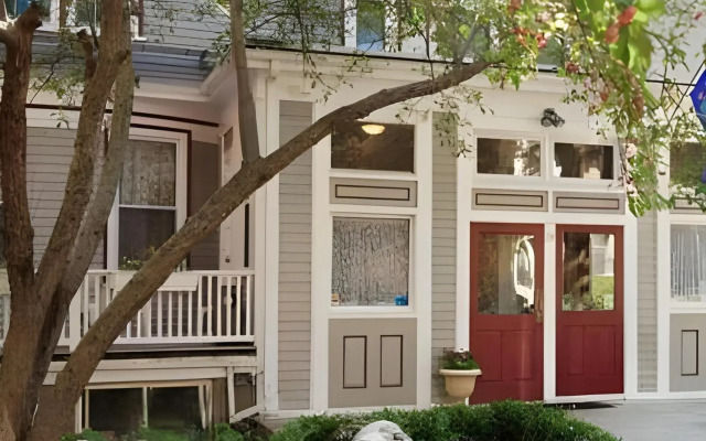 Irving House At Harvard