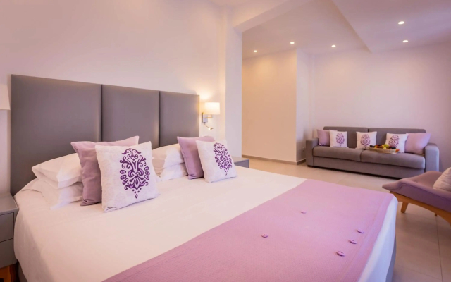 Mar n Mar Crown Hotel and Suites