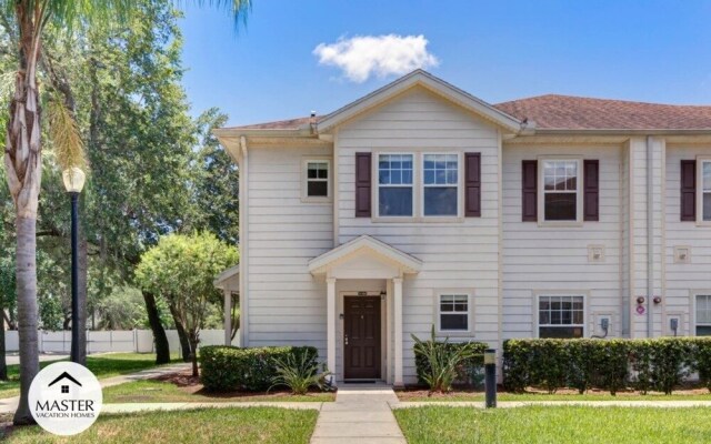 4 Bedroom Lucaya Village Townhouse by RedAwning
