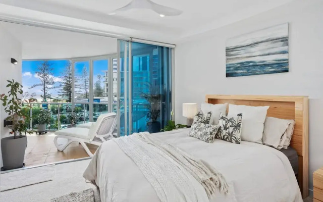 Luxury Beachfront Stay in Kirra