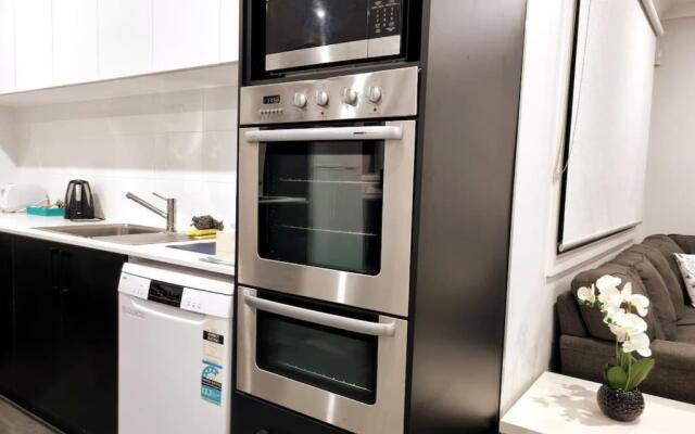 New modern 3 bedroom apartment in St Kilda East