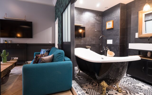 The Royal Elysée Suite