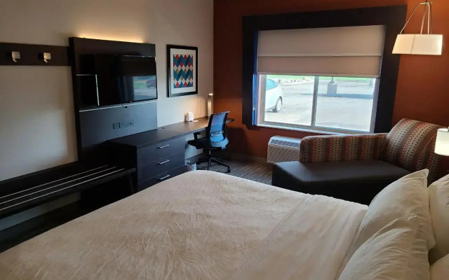 Holiday Inn Express & Suites Sheldon by IHG