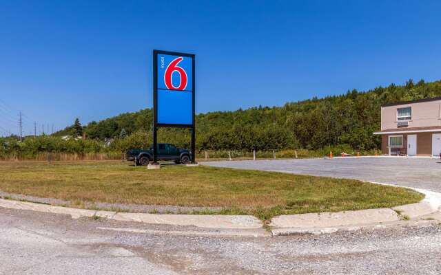 Motel 6 Sudbury, ON