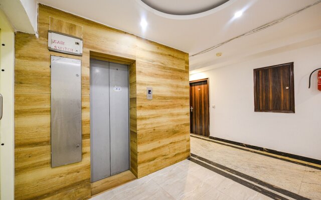 Fabhotel Laxmi Palace
