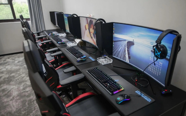 Houpu E-sports Hotel （Wuhan Houhu )