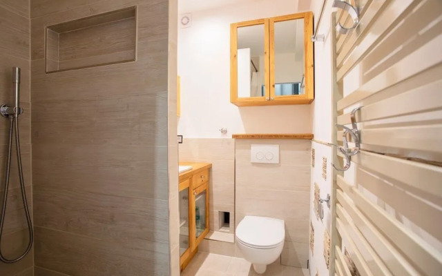 Grand studio face port et plage