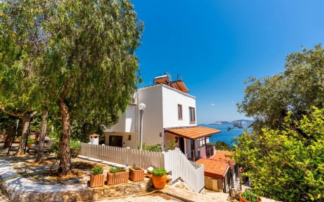 Great Flat 300 m to Beach With Shared Pool in Kas