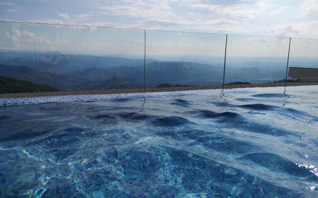 Above the Valley P86 - Milmari Resort