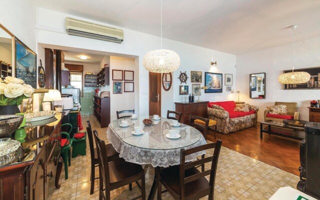 Amazing Home in Seget Donji With Wifi and 5 Bedrooms