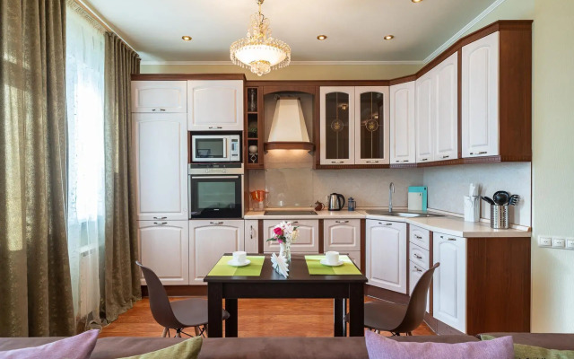 Пять звезд на Омской 25