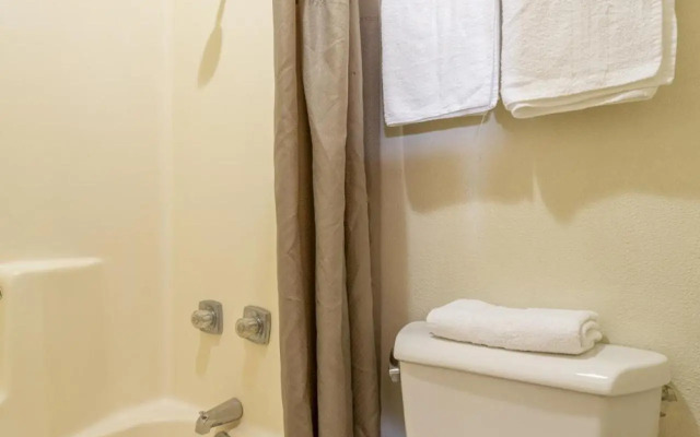 OYO Hotel Breckenridge TX Hubbard Creek Lake