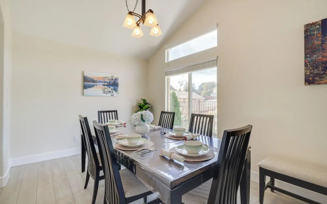 4 Mi to Downtown Reno: Spacious Family Retreat!