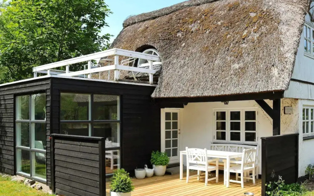 Tranquil Waterfront Cottage-by Traum