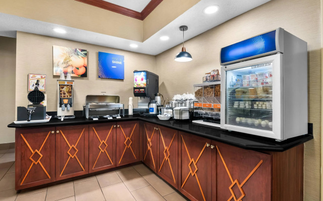 Comfort Inn & Suites North East