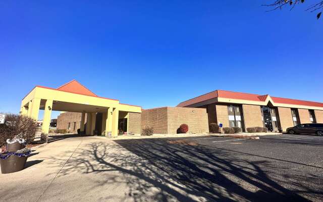 Super 8 by Wyndham Harrison OH