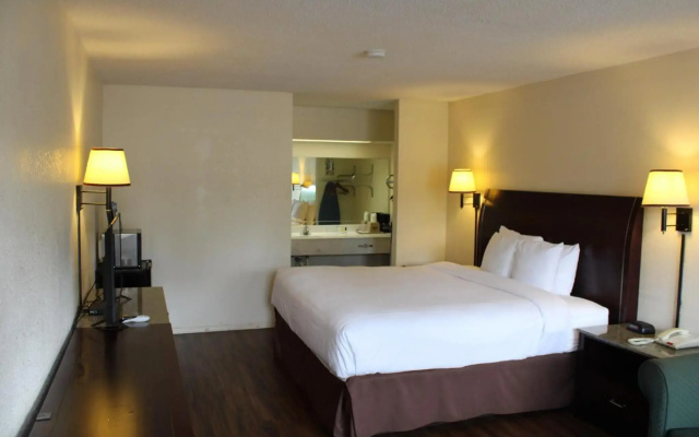 Executive Inn & Suites