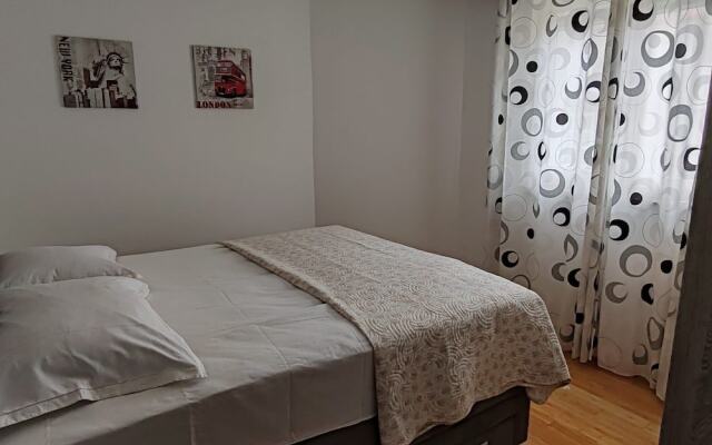 Apartments and Room Danijel