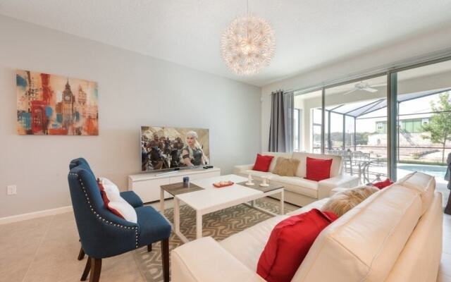 4-bedroom House w/ Private Pool - Great Location Home