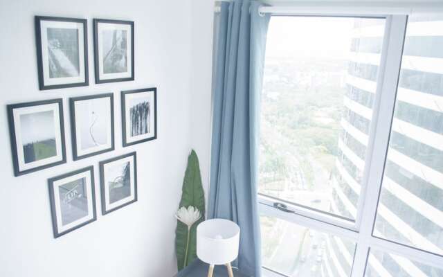 Decorated Duplex Apartment @ BGC