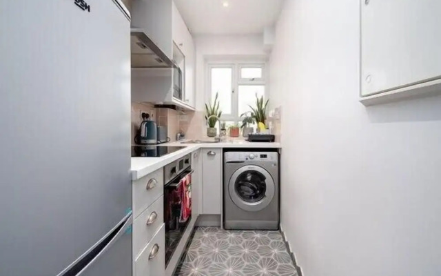 Stylish Brixton Hill Studio With Modern Charm